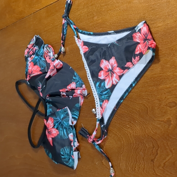 donated -🌺 Floral Print Bikini Set Black Medium - Picture 2 of 12